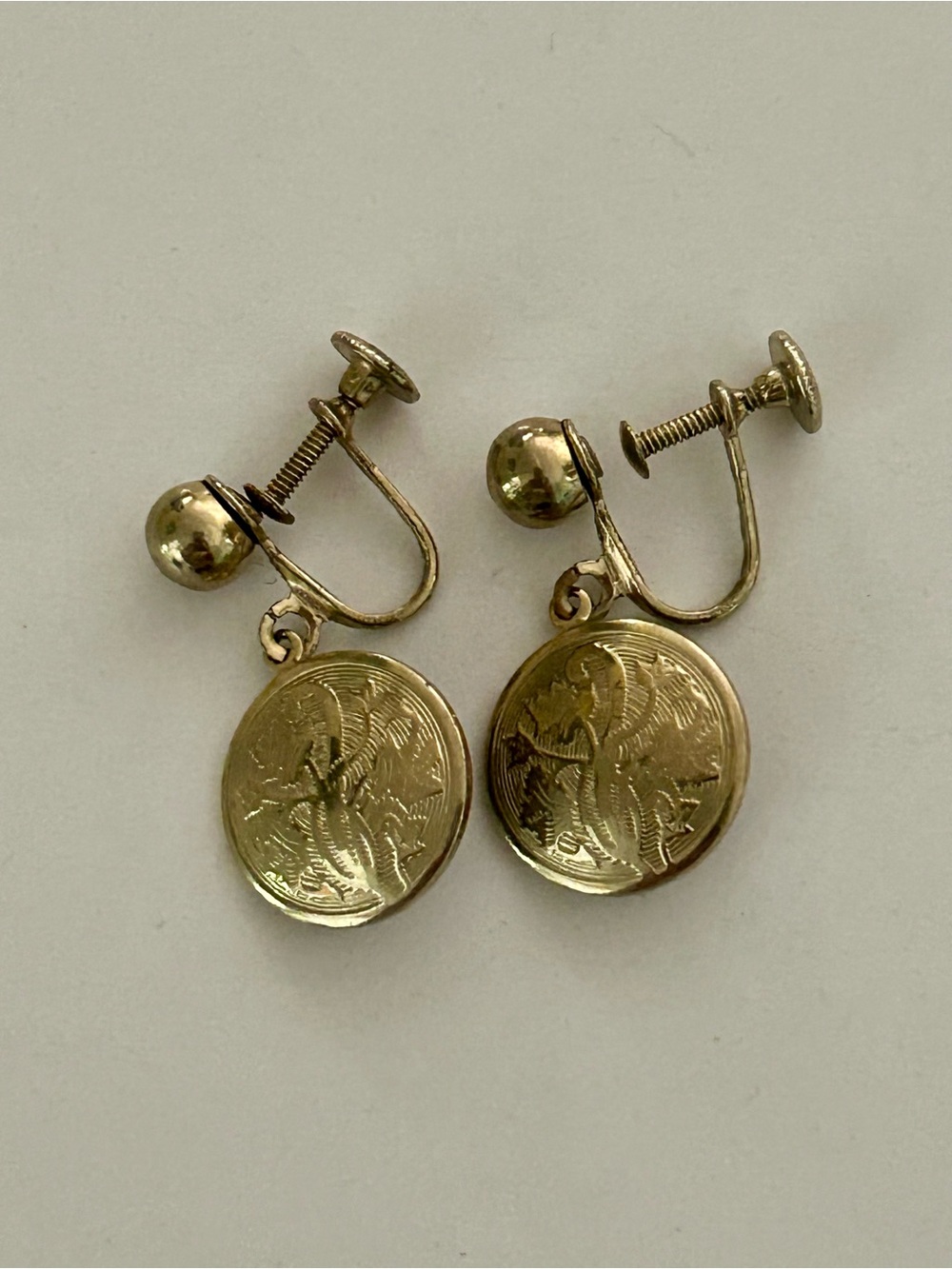 Gold Tone Vintage Drop Screw-Back Earrings